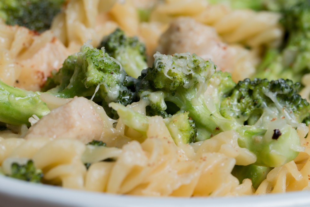 133_macarrao_brocolis_frango1